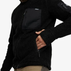 Bigfoot Pile Fleece Men Jetblack -KIN Clothing Style Shop 18c3789a 53f4 4d78 97e5 c1ac2d4f2b7f