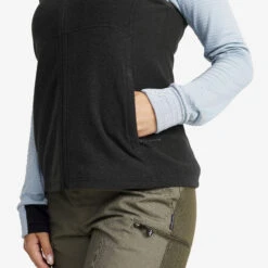 Essential Fleece Vest Women Black -KIN Clothing Style Shop 8faaac3b 7669 44bc 9f8e d06d71fe2e3a